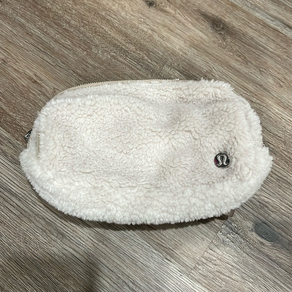 Lululemon Sherpa Everywhere Belt Bag